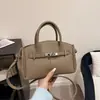 Bolsa de mão de design de nicho transfronteiriça, nova bolsa versátil da moda outono 2026, bolsa de ombro e transversal de alta qualidade