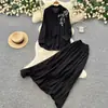 Conjunto de Dos Piezas para Mujer en Otoño: Camisa de Manga Larga con Bordado de Flores Tridimensionales y Falda con Tirantes, Estilo Suave y Relajado para Mostrar Delgado y Elegante