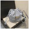 Bolsa Pequena de Balde de Verão com Design Único, Bolsa Transversal com Corrente da Moda, Bolsa Popular Portátil para Celular