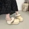 Zapatillas de casa nuevas para mujer, forradas de felpa, cálidas para otoño e invierno, con suelas gruesas, adecuadas para uso en casa, con un diseño peludo y de punta grande