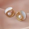 Aretes de Perlas Falsas Estilo Lujo Ligero, Modernos y Versátiles, Aretes de Celebridad de Internet en Tendencia 2025, Venta al por Mayor desde Yiwu