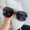 Elegantes Gafas de Sol Marrones para Mujer, Gama Alta, Celebridad de Internet 2025 Fotografía Callejera, Gafas de Sol Pequeñas Cuadradas que Resaltan el Rostro para Hombre, Protección UV