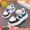 Zapatos deportivos casuales antideslizantes de suela gruesa para niños, zapatos de cuero resistentes a la suciedad e impermeables para niños, disponibles para envío inmediato y dropshipping
