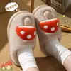 Pantuflas de algodón con forma de hongo de dibujos animados para mujer, adecuadas para usar en invierno en casa, con una suela suave, gruesa y afelpada para abrigar y un agarre antideslizante. También disponible en versión para hombre