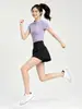 Traje de fitness de secado rápido para mujer para verano con cremallera, cuello alto, manga corta, malla transpirable, falso dos piezas de shorts, traje deportivo para correr