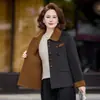 Abrigo Corto Transfronterizo 2026 para Madres de Mediana Edad y Mayores, Moda Primavera y Otoño, Tallas Grandes, Elegante Estilo Pequeño Chanel Versátil