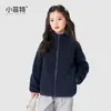 Fábrica de Ropa Infantil Xiaofei Nueva Colección Invierno 2026: Ropa exterior holgada para niñas, top de felpa casual para niños mayores