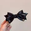 Grampo Banana de Cetim com Bolinhas e Laço de Alta Qualidade, Presilha Doce e Delicada para a Parte de Trás da Cabeça, Grampo de Cabelo com Textura de Alta Qualidade