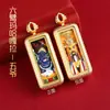 Pingente Thangka Estilo Xizang 1*3 Pintado à Mão com Toque Dourado Zakhilaam Passado e Presente Caixinha Gawa Thangka Colar Atacado