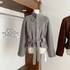 Suéter Casual Rio Notes de Manga Longa Gola Meia-Alta Malha Solta Outono e Primavera Design com Amarração Peça Externa Tamanho Único Algodão