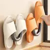 Estante para pantuflas de baño, tipo ventosa, montado en la pared sin taladro, especial para baños, modelo nuevo, escurridor con ganchos y estante de almacenamiento