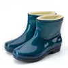 Botas de lluvia acolchadas cálidas de invierno para mujer, zapatos de goma antideslizantes para trabajo en cocina, zapatos de agua para limpieza del hogar, botas de lluvia de media pantorrilla para mujer