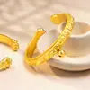 Tienda de Oro Mismo Estilo Oro Imitación Tres Dimensional Gatito Cascabel Pulsera para Mujeres, Brazalete Abierto Versátil de Gama Alta, Fuente para Transmisión en Vivo