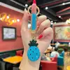 Chaveiro de liga metálica da série de frutas abacaxi, cravejado com diamantes de argila, pingente de decoração de bolsa de trabalho moderno e versátil