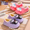 Pantuflas de invierno para niños Sanrio, cálidas y con forro polar, impermeables, diseño de Kuromi, para niños y niñas, adecuadas para usar en interiores