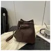 Bolsa Mini Exquisita para Mulheres 2025 Nova Bolsa Transversal Versátil de Verão Estilo Super Quente da Moda Bolsa Balde de Ombro Único