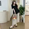 Ropa de maternidad: Elegante Camisa Cuadrada, Top Babydoll Adelgazante + Pantalones Casuales de Lunares con Soporte para la Barriga Conjunto de Maternidad
