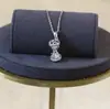 Acessórios de pingente de zircônia, disponíveis em uma variedade de estilos, oferecem um toque de luxo discreto.. Nós vendemos por atacado colares, brincos e outros acessórios, e também oferecemos opções de personalização e DIY.