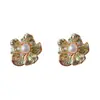 Pendientes de Metal Verde con Pétalos de Perla para Mujer, Moda de Nicho, Elegantes, Ligeros, de Lujo, Individuales, Diseño Simple, Adornos para Orejas, Venta al por Mayor