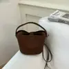 Bolsa Tote Pequena Super Moderna para o Trabalho Feminina 2026 Nova Popular de Verão Exquisita Única Ombro Transversal Balde