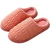 Pantuflas de algodón populares con cara sonriente transfronterizas para hombres y mujeres, pantuflas de algodón para parejas para uso doméstico, lindas pantuflas antideslizantes de dibujos animados con suela gruesa