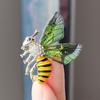 Broche de nicho de elfo abeja japonés y coreano para mujer, diseño de alta gama, temperamento, alfiler de cuello, accesorios, traje, alfiler de ramillete de moda