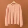 Novo Cardigan de Malha Gola Redonda em Lã Cashmere Fio Grão Dourado Outono/Inverno 2026 com Botões de Pérola, Suéter de Lã Escovada Manga Longa
