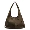 Bolsa de axila com design único para mulheres, nova coleção outono/inverno 2026, bolsa de ombro retrô vazada, versátil e adequada para o dia a dia