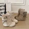 Bota Curta Birkenstock Versátil para Camadas com Solado Grosso 2026 Nova Retro Emagrecedora Bico Redondo com Fivela de Saia Botas