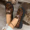 Zapatos de leopardo nuevos para primavera-verano-otoño 2026, disponibles para envío transfronterizo, talla grande, versátiles y elegantes, zapatos de cuero retro de moda con suela gruesa para mujer