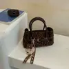 Bolsa de Mão Fosca Retrô com Design de Nicho Outono/Inverno para Mulheres, Comércio Exterior, Versátil, Elegante, Luxo Leve, para o Dia a Dia, Ombro Único, Transversal