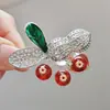 Nuevo broche de aleación para mujer, moderno y de alta gama, pin de lujo nicho para abrigos y trajes, simple y elegante, broche versátil