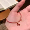 "Boa Sorte no Ano do Cavalo" Pulseira de Fio Vermelho Trançado Cavalo Vermelho de Ano Novo, um Acessório de Mão que Realça o Branco para o Ano de Nascimento, em Estoque para Entrega Rápida