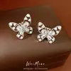 Clip de oreja de mariposa hueco con incrustaciones de circonita para mujeres sin perforaciones, aretes de moda elegantes y únicos, sensación de lujo ligero y alta gama, al por mayor