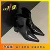 Elegantes Botas Curtas de Salto Alto Estilo Britânico com Bico Fino para Mulheres, Novo Modelo de Moda 2026 com Saltos Finos que Deixam os Pés Mais Finos
