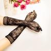 Guantes de Red Jacquard de Encaje Transfronterizo de Largo Medio para Actuación de Baile, Toma de Fotos, Accesorios Eróticos Europeos y Americanos, Guantes de Novia de Dedo Completo