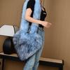 Chica Popular Sale a la Calle con Nueva Bolsa de Peluche de Amor Europea y Americana Imitación Piel de Mapache Felpa Gran Capacidad Bolso Cruzado Bolso de Hombro