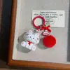 Pingente de Gato em Pé 3D de Tamanho Médio Bola de Pelo Fofa Desenho Animado Pingente Fofo com Contas Chave Acessórios para Bolsa Doce