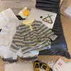 Nova Camisa Henley Versátil Estilo Coreano para Primavera e Outono, Camiseta Casual Vintage Listrada de Manga Longa Solta para Meninos