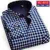 Camisa de Franela Forrada para Hombre Otoño/Invierno 2026, Cuadros Cepillados, Top Casual para Hombres de Mediana Edad, Camisa de Manga Larga para Exportación