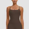 Nuevo top de yoga sin mangas cepillado transfronterizo con sujetador incorporado, tirantes finos y tejido de secado rápido, adecuado para ropa de yoga para mujer