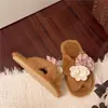 Nuevas pantuflas cálidas de interior florales para otoño e invierno con tiras, versátiles y cómodas para uso en casa, pantuflas de algodón dulces y femeninas para mujer