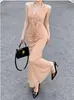 Vestido longo rosa com gola halter para festas de aniversário, adornado com plumas, elegante e justo, vestido de noite rosa nude