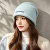 Estilo Coreano Principios de Invierno Nueva Llegada Bordado de Letras Atmosférico Borde Enrollado Sombrero Holgado para Mujer Caliente de Punto Sombrero Versátil para Clima Frío