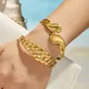 Pulsera versátil y moderna de acero inoxidable chapado en oro de 18 quilates con cadena cubana lisa en forma de corazón, abierta, para mujer, adecuada para el uso diario.
