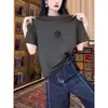 Camiseta Feminina Elegante Versátil de Algodão Puro com Manga Curta na Cor Café, Top Tendência para o Verão 2026