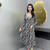 Vestido Floral de Comprimento Médio de Manga Longa de Outono para Mães de Meia Idade Moda para Mães Saia A-Line Elegante para Afinar a Cintura