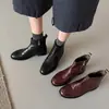 Novas Botas Femininas Minimalistas Versáteis Bico Redondo Salto Bloco Zíper Lateral Couro Esculpido Cano Curto