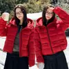 Chamarra acolchada de algodón estilo nuevo 2026, gorro para mujer, gorro de punto de alta gama, gorro versátil para clima frío, gorro de lana cálido y moderno, venta al por mayor