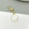 Llavero de aleación de zinc con cara sonriente de estilo europeo nuevo transfronterizo, accesorio versátil, pequeño regalo, colgante para bolso, accesorio de llavero
